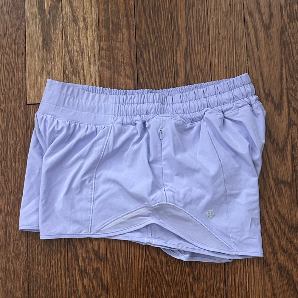 lululemon athletica hotty hot LR 2.5”Lavender  shorts